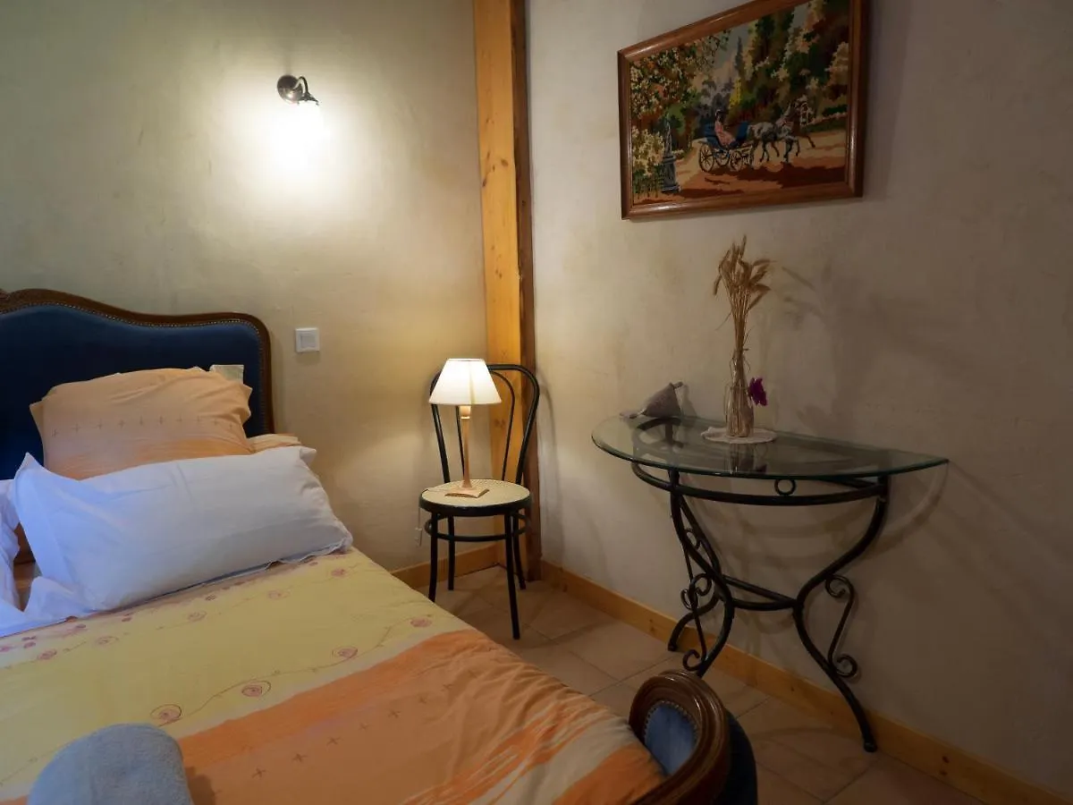 *** Couette-café Bed and Breakfast Au Fil des Saisons à Les Cotes de Corps France