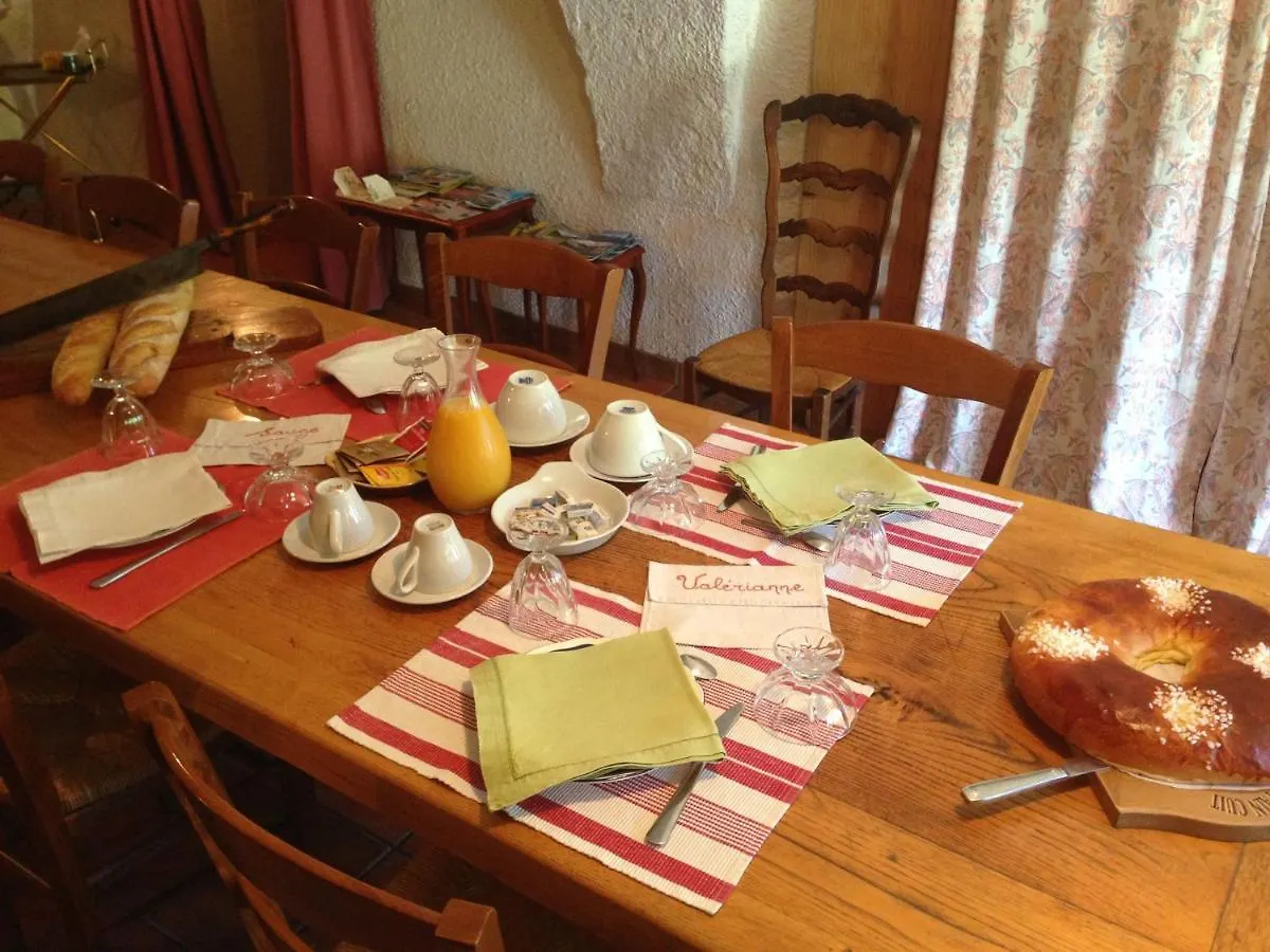 Bed and Breakfast Au Fil des Saisons à Les Cotes de Corps 3*,  France
